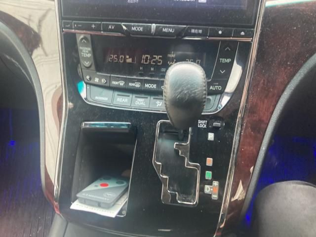 TOYOTA VELLFIRE 2014