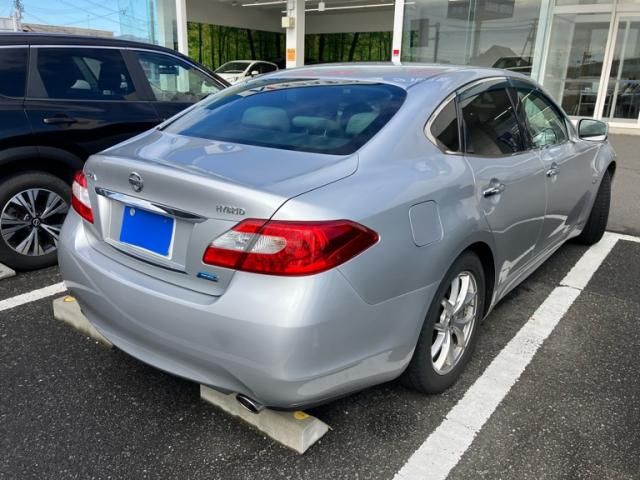 NISSAN FUGA HYBRID 2011