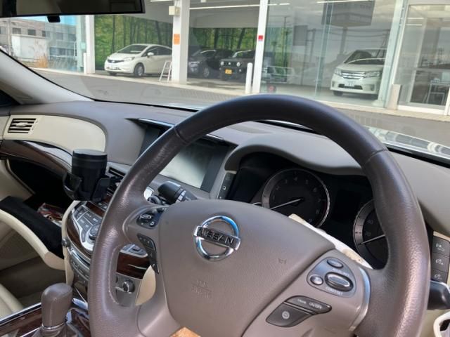 NISSAN FUGA HYBRID 2011