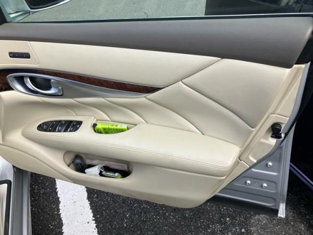 NISSAN FUGA HYBRID 2011