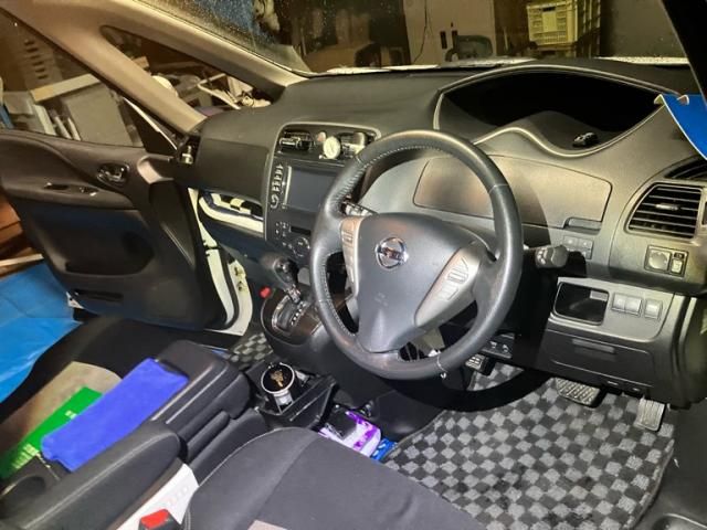 NISSAN SERENA  WG 4WD 2011