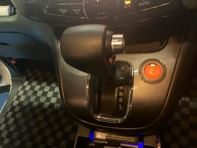 NISSAN SERENA  WG 4WD 2011