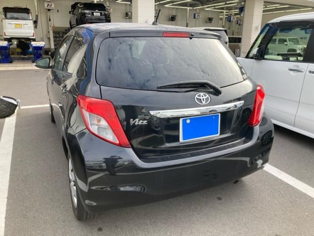 TOYOTA VITZ 2012