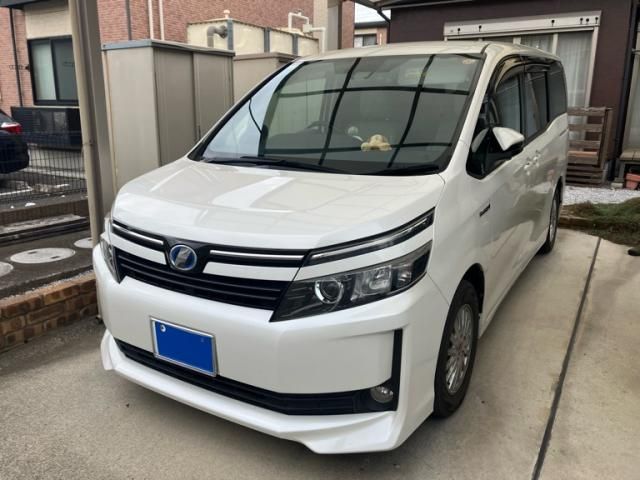 TOYOTA VOXY HYBRID 2017