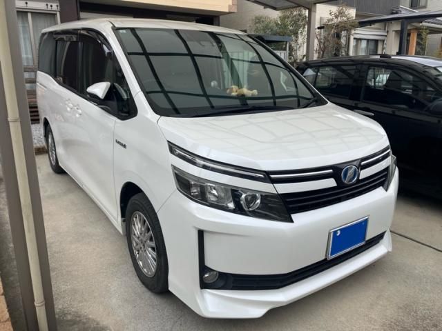 TOYOTA VOXY HYBRID 2017