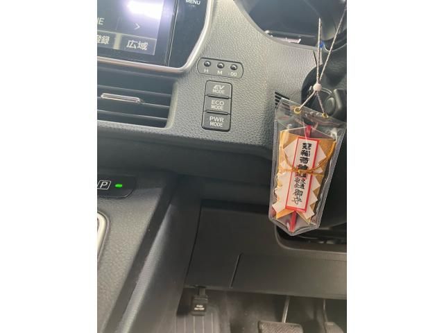 TOYOTA VOXY HYBRID 2017