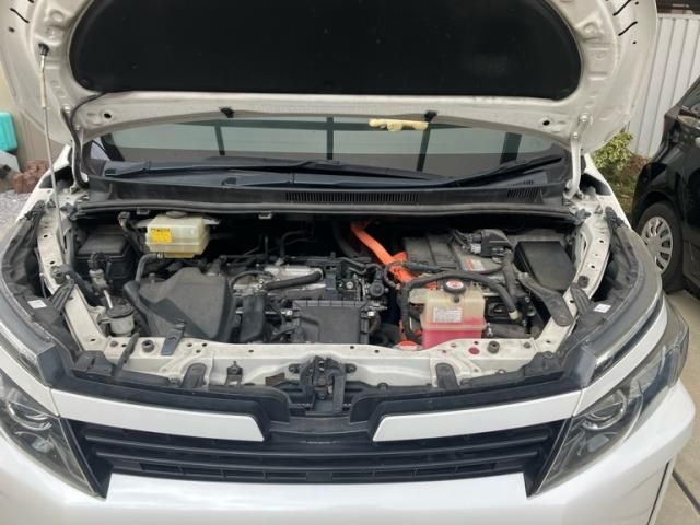 TOYOTA VOXY HYBRID 2017