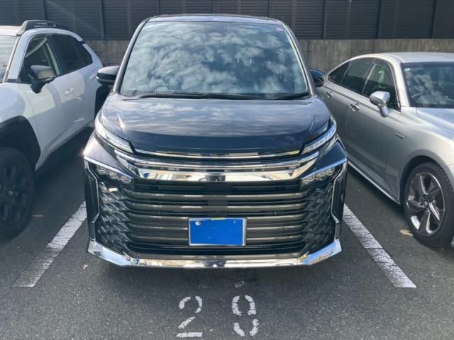 TOYOTA VOXY HYBRID 2023