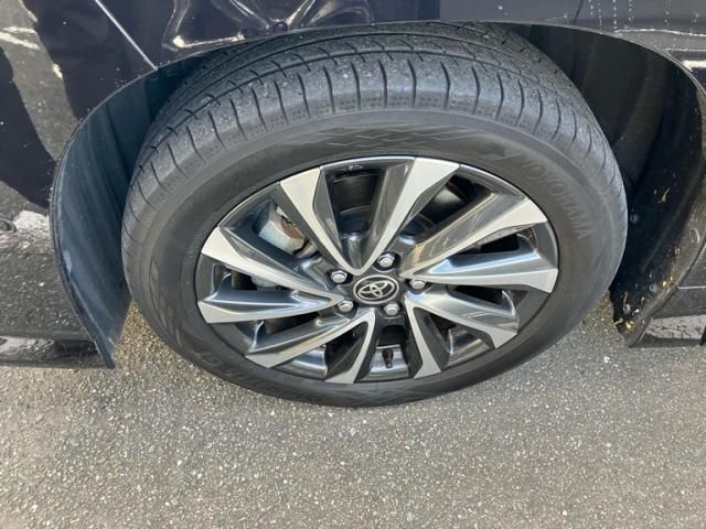 TOYOTA VOXY HYBRID 2023