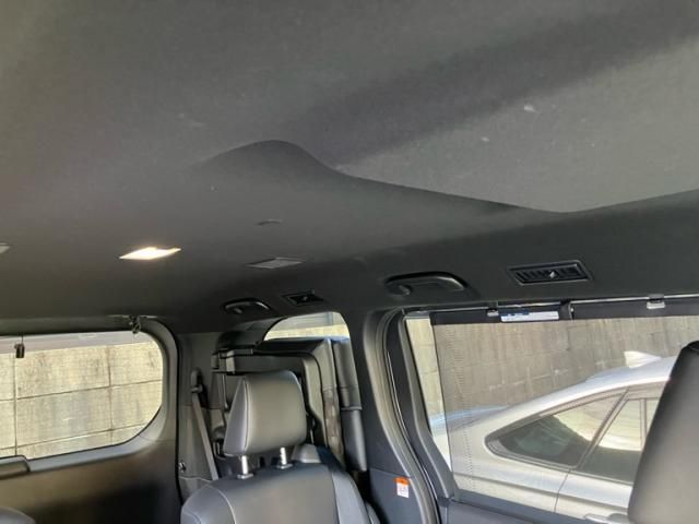 TOYOTA VOXY HYBRID 2023