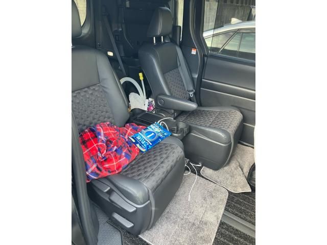 TOYOTA VOXY HYBRID 2023