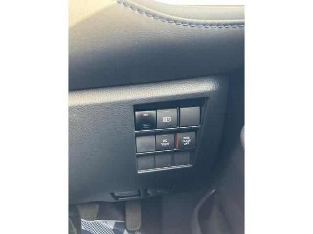 TOYOTA VOXY HYBRID 2023