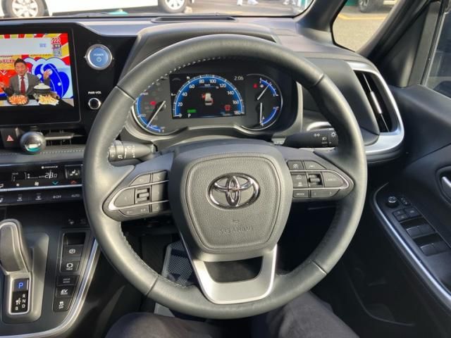 TOYOTA VOXY HYBRID 2023