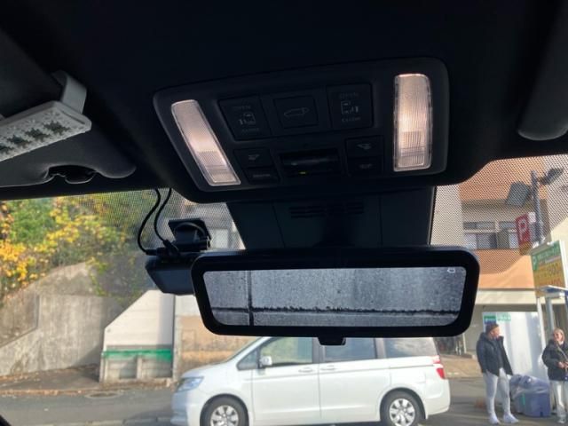 TOYOTA VOXY HYBRID 2023