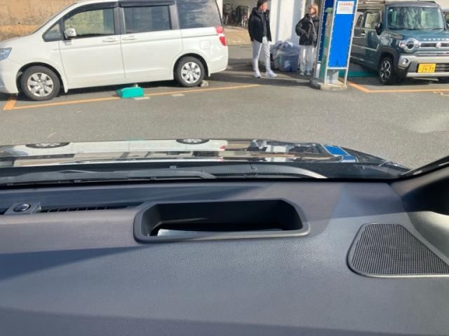 TOYOTA VOXY HYBRID 2023