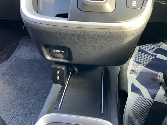 TOYOTA VOXY HYBRID 2023