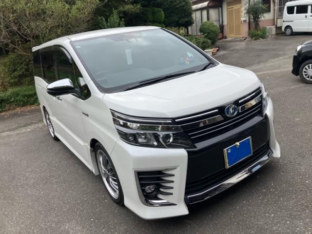 TOYOTA VOXY HYBRID 2017