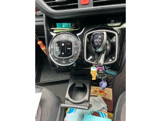 TOYOTA VOXY HYBRID 2017