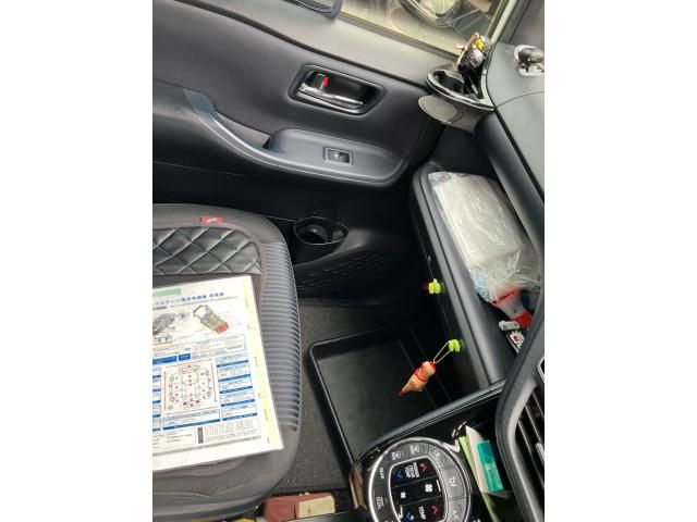 TOYOTA VOXY HYBRID 2017