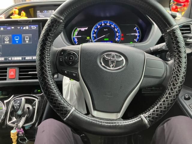 TOYOTA VOXY HYBRID 2017