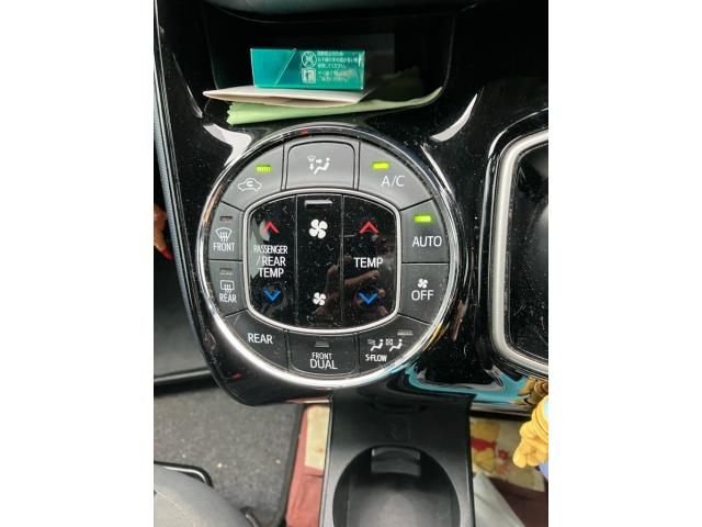 TOYOTA VOXY HYBRID 2017