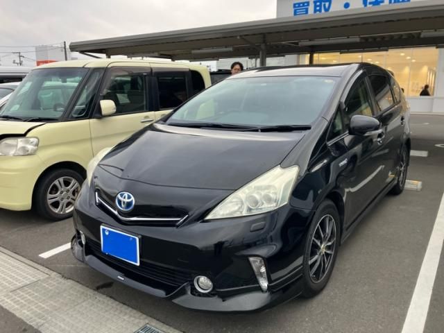 TOYOTA PRIUS Alpha 2013