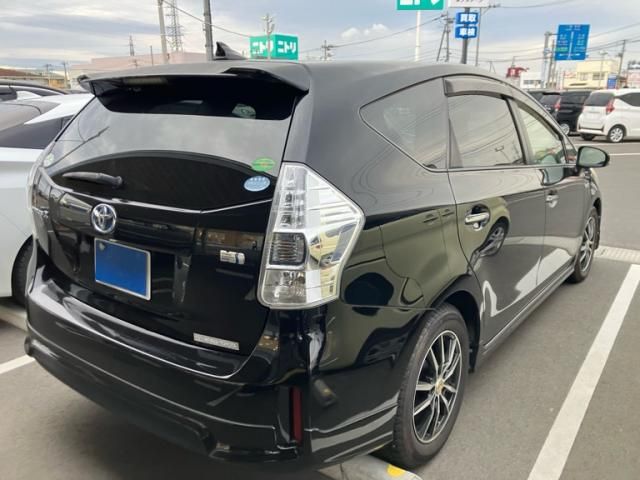 TOYOTA PRIUS Alpha 2013