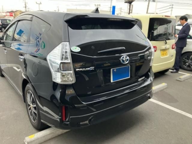 TOYOTA PRIUS Alpha 2013