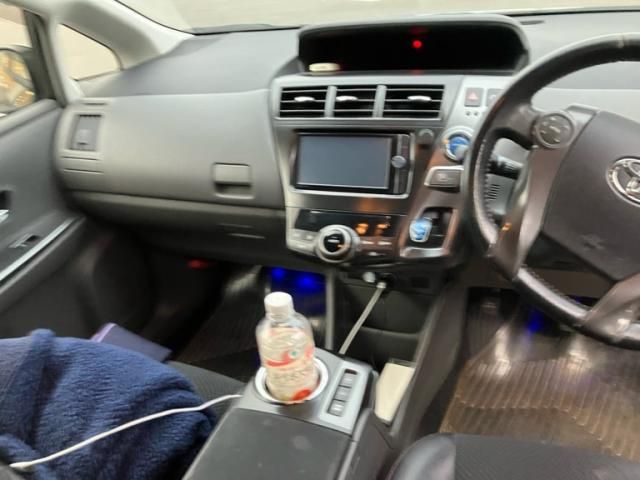 TOYOTA PRIUS Alpha 2013