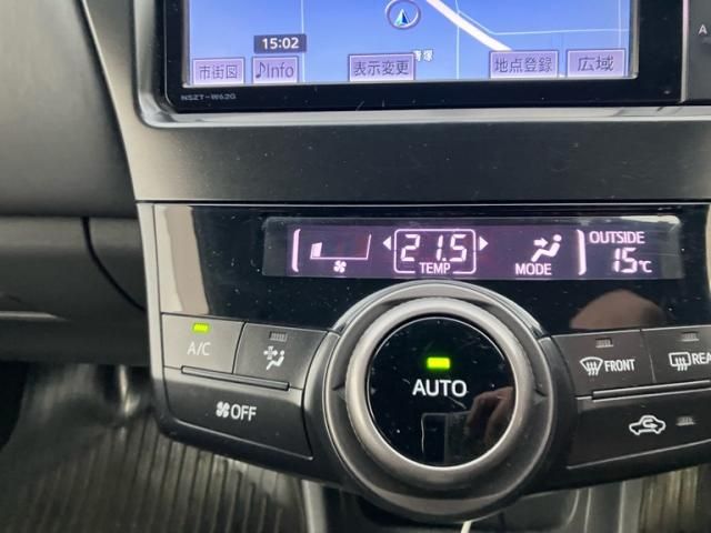 TOYOTA PRIUS Alpha 2013