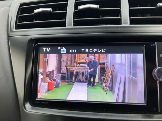 TOYOTA PRIUS Alpha 2013