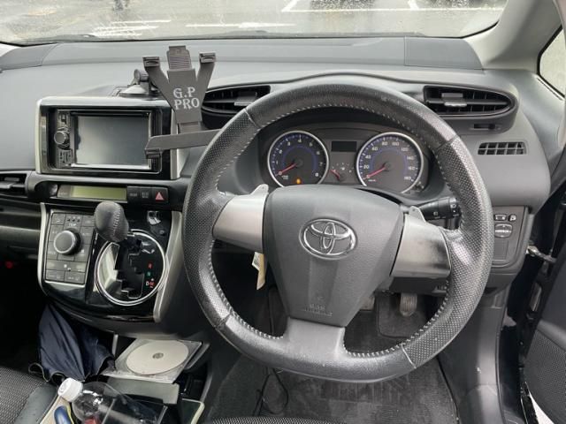 TOYOTA WISH 2013