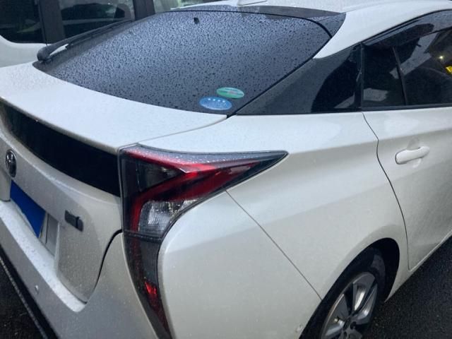 TOYOTA PRIUS 2017