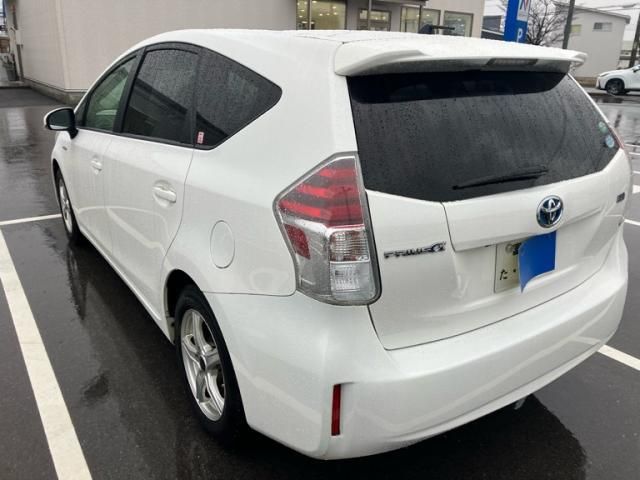 TOYOTA PRIUS Alpha 2016