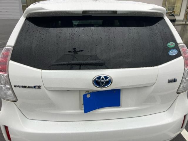 TOYOTA PRIUS Alpha 2016