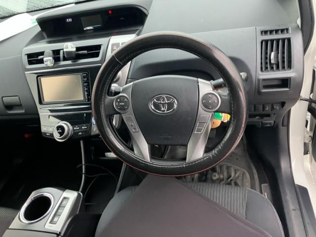 TOYOTA PRIUS Alpha 2016