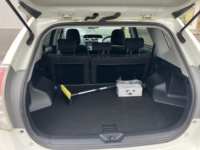 TOYOTA PRIUS Alpha 2016