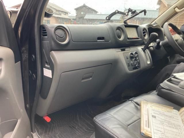 NISSAN NV350 CARAVAN 4WD 2014