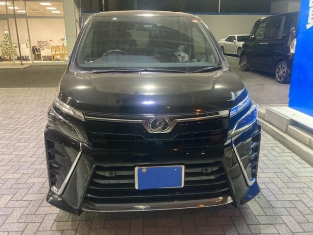 TOYOTA VOXY 2019
