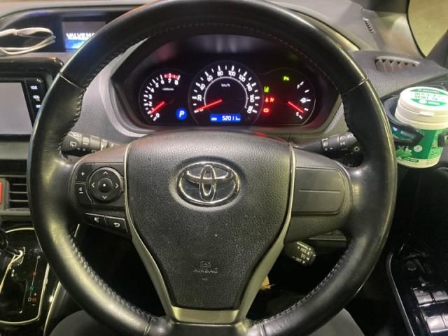 TOYOTA VOXY 2019