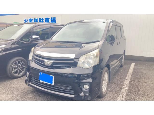 TOYOTA NOAH 2011