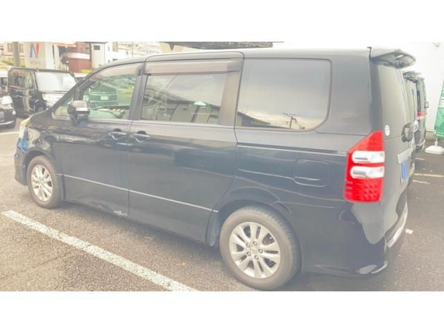 TOYOTA NOAH 2011