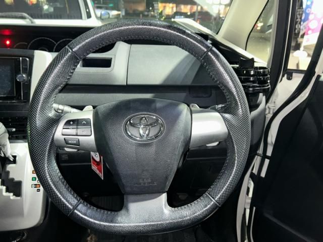 TOYOTA NOAH 2013