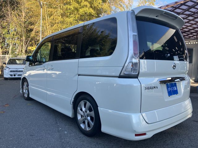 NISSAN SERENA  WG 2010