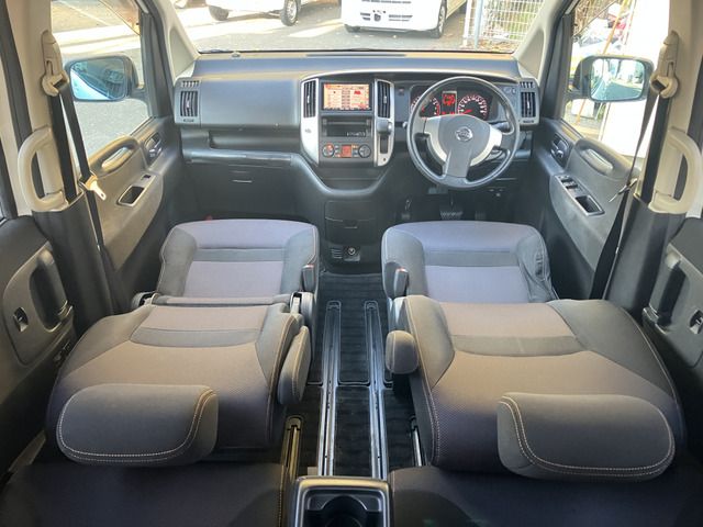 NISSAN SERENA  WG 2010