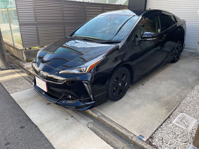 TOYOTA PRIUS 2021