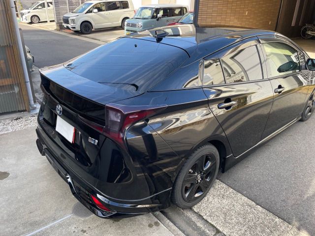 TOYOTA PRIUS 2021