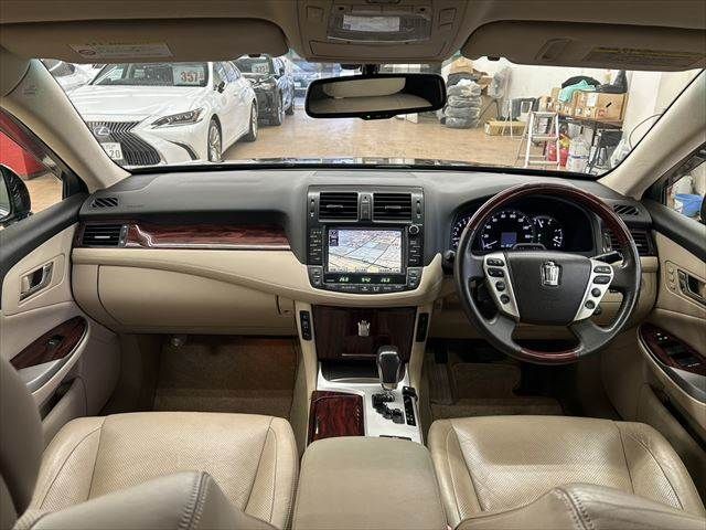 TOYOTA CROWN sedan 2010