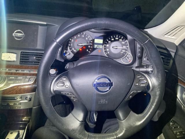 NISSAN FUGA HYBRID 2011