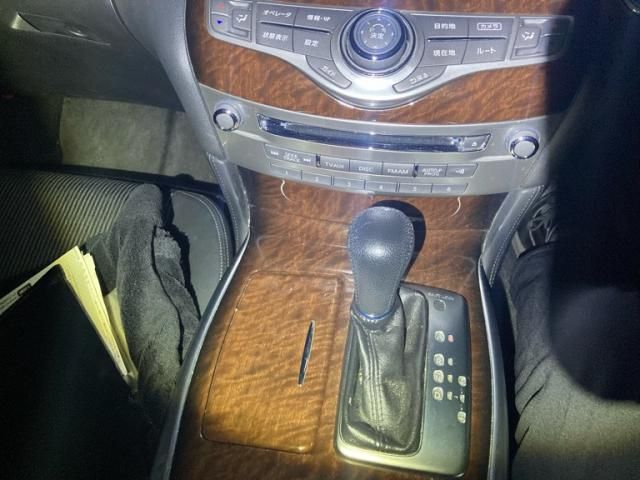 NISSAN FUGA HYBRID 2011